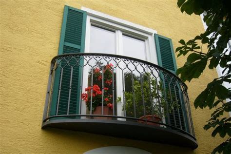 Konsolidierung alter Balkone mit Regalen